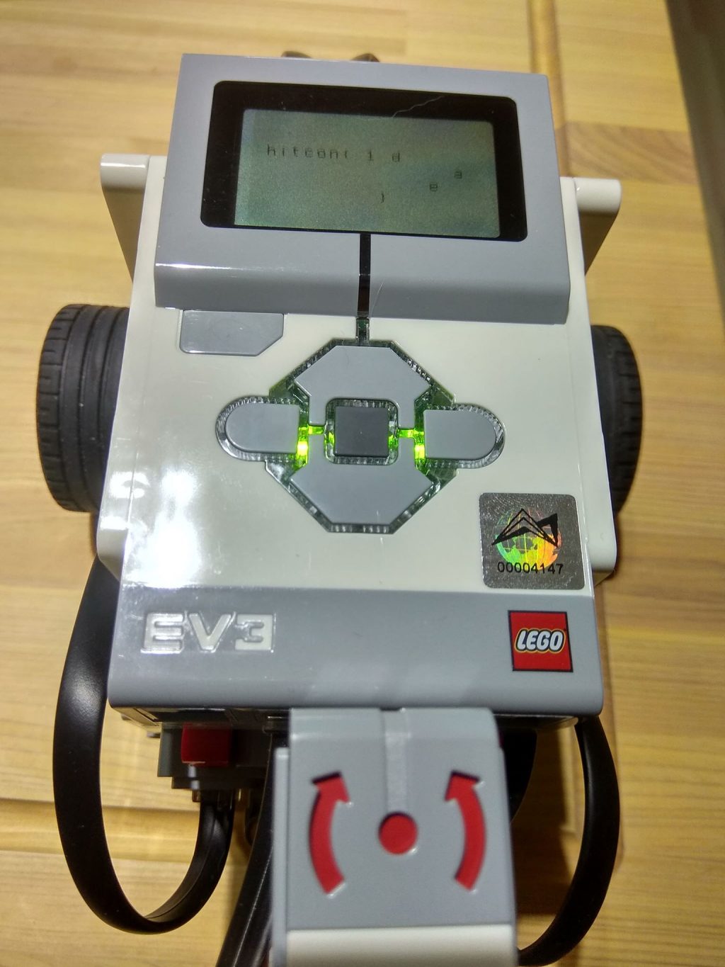 Photo of a LEGO Mindstorms EV3, displaying a screen of a challenge flag with most of the characters missing